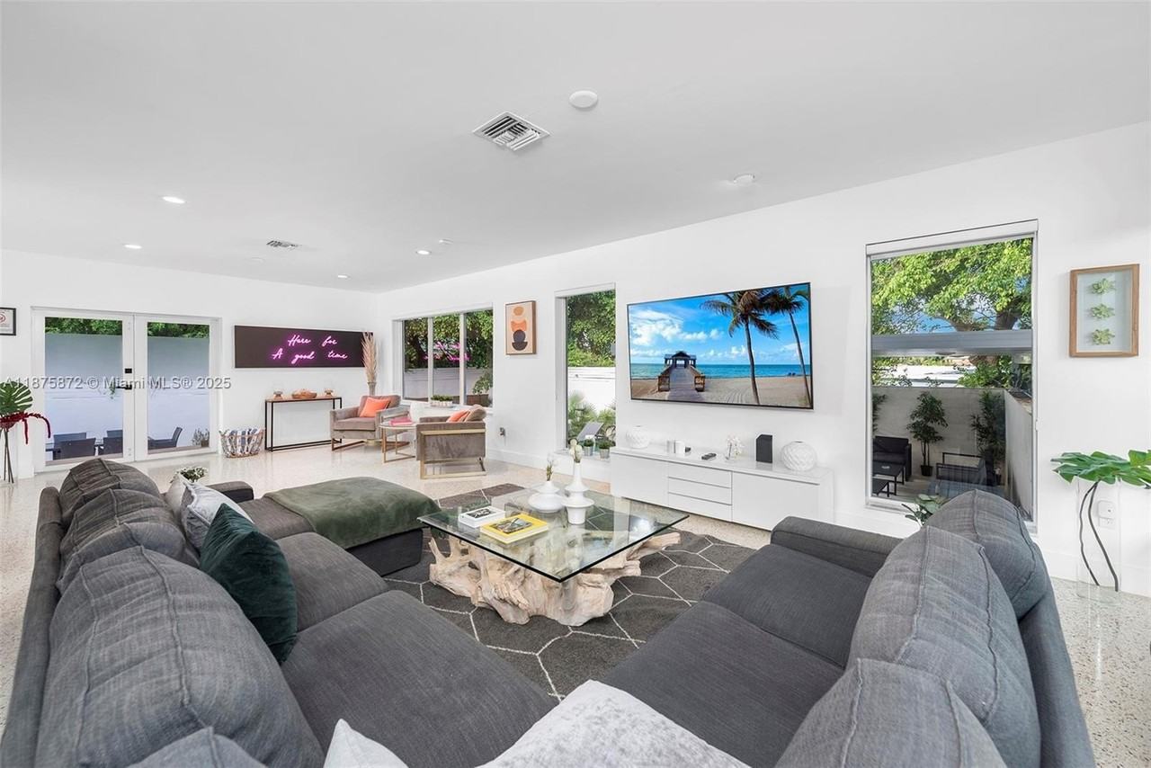 1019 Ne 87th St - Photo 5 of 31