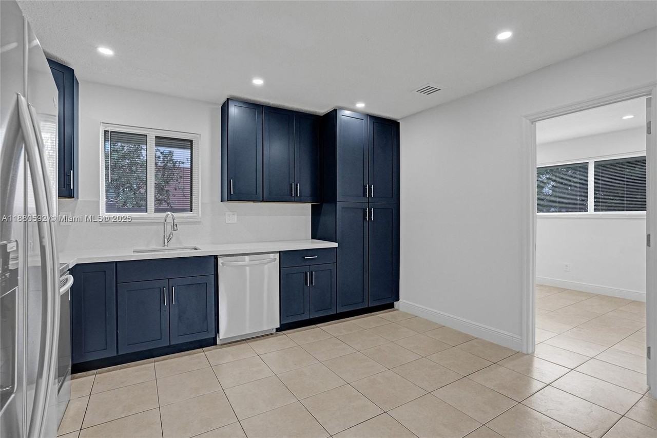 136 Nw 6th Ave #2 - Photo 4 of 32