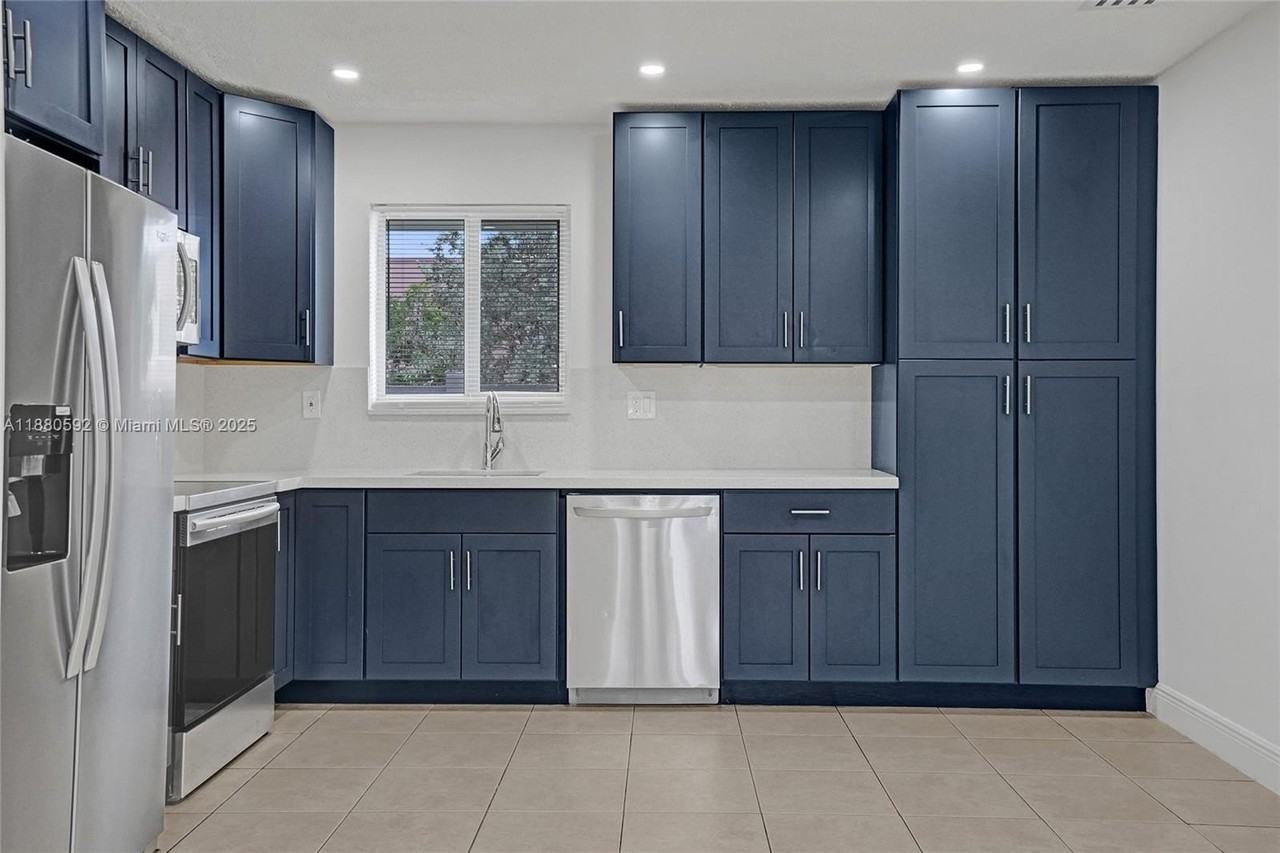 136 Nw 6th Ave #2 - Photo 5 of 32