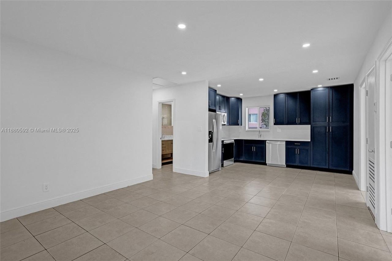 136 Nw 6th Ave #2 - Photo 7 of 32