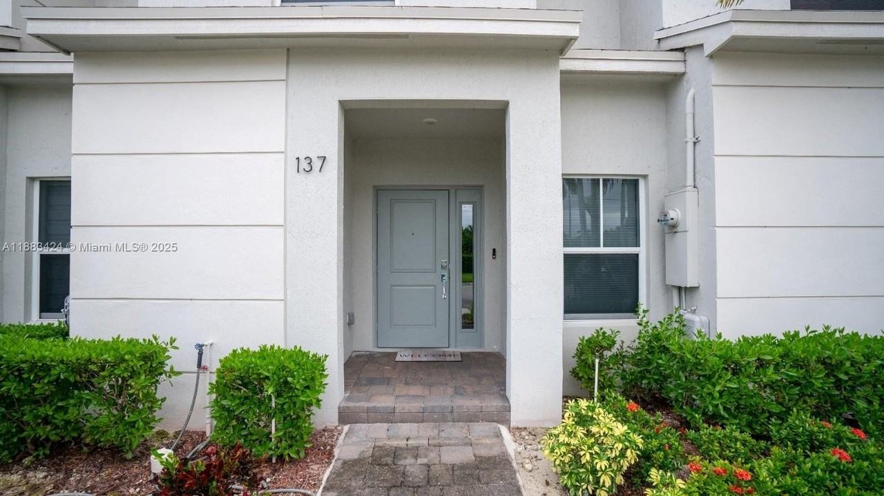 137 Ne 3rd Ct - Photo 3 of 17