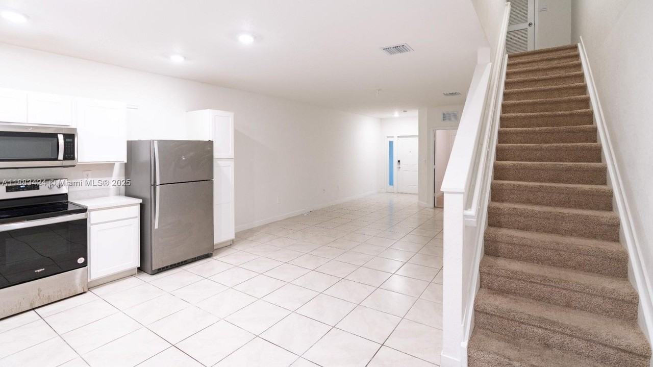 137 Ne 3rd Ct - Photo 6 of 17