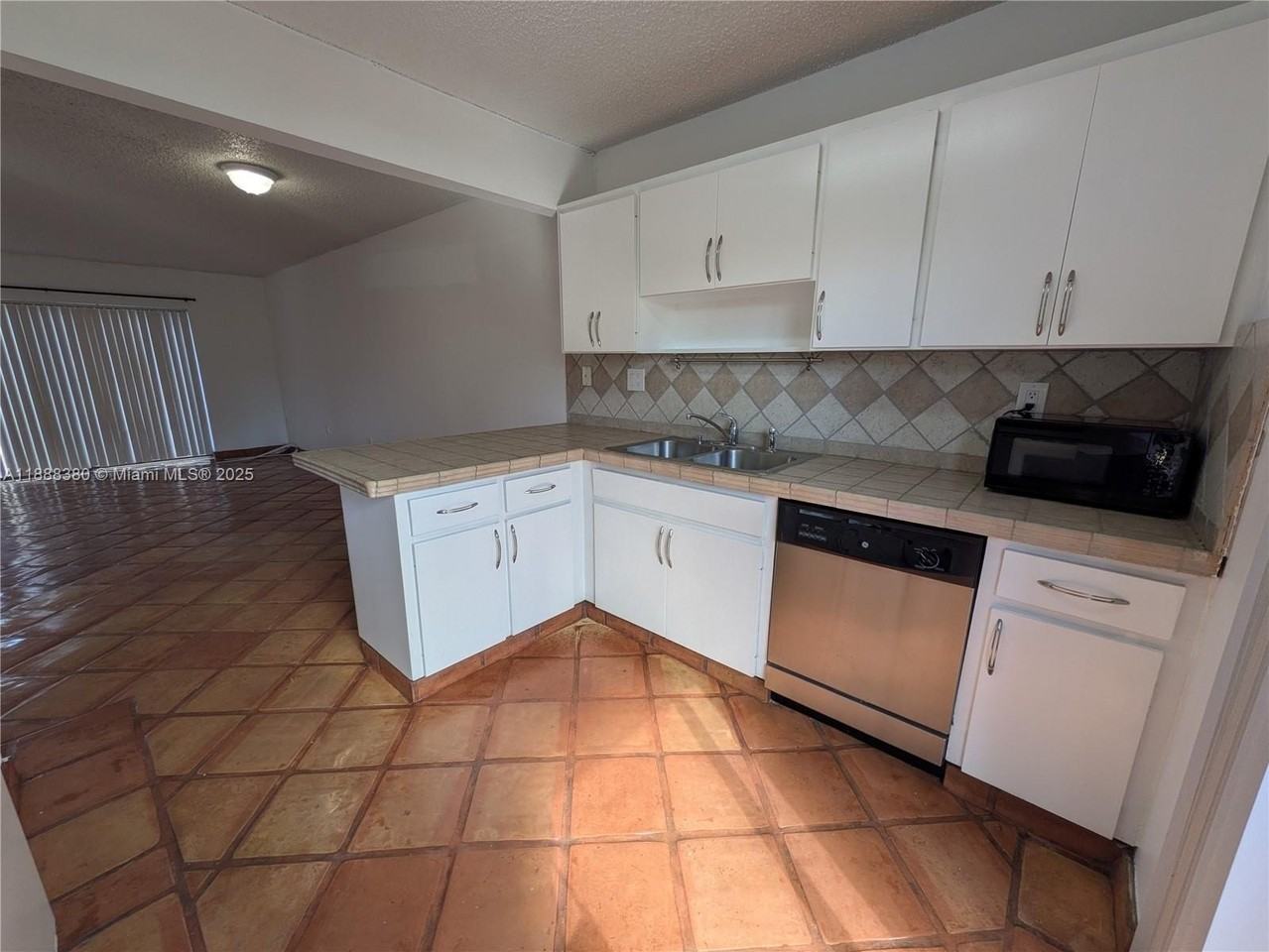 3811 Sw 82nd Ave #VI26 - Photo 7 of 23