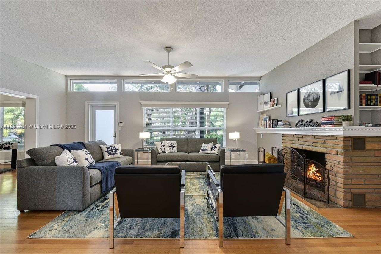 1314 Sw 20th St - Photo 5 of 27