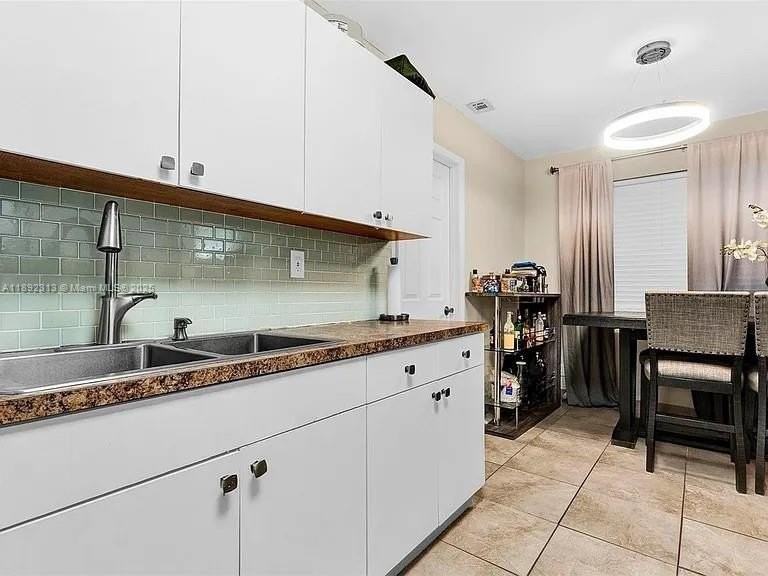 121 Nw 7th Ave #121 - Photo 3 of 8