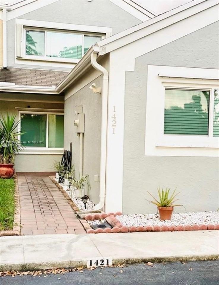 1421 Nw 122nd Ter - Photo 2 of 14