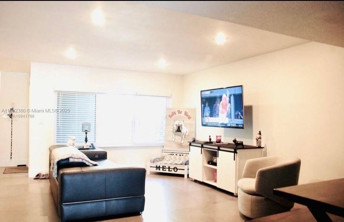 1421 Nw 122nd Ter - Photo 4 of 14