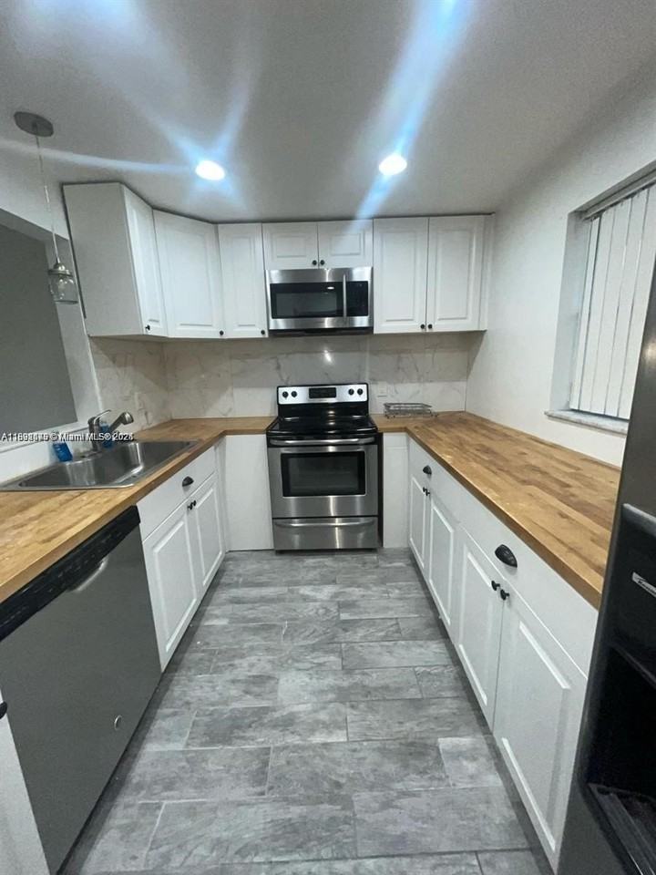 8000 Lagos De Campo Boulevard #A103