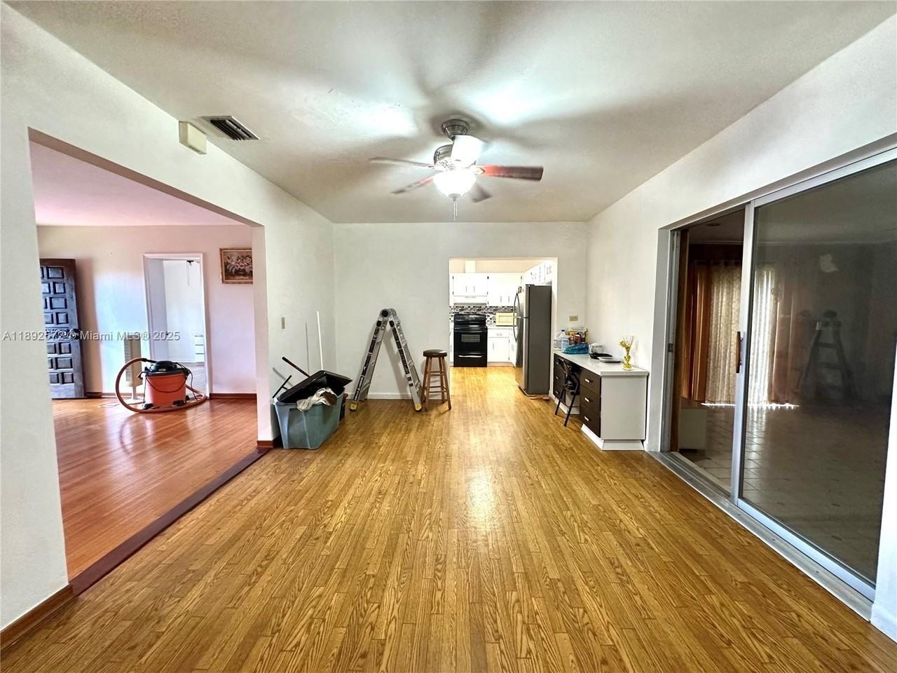 4005 Northwest 9th Street - Photo 6 of 15