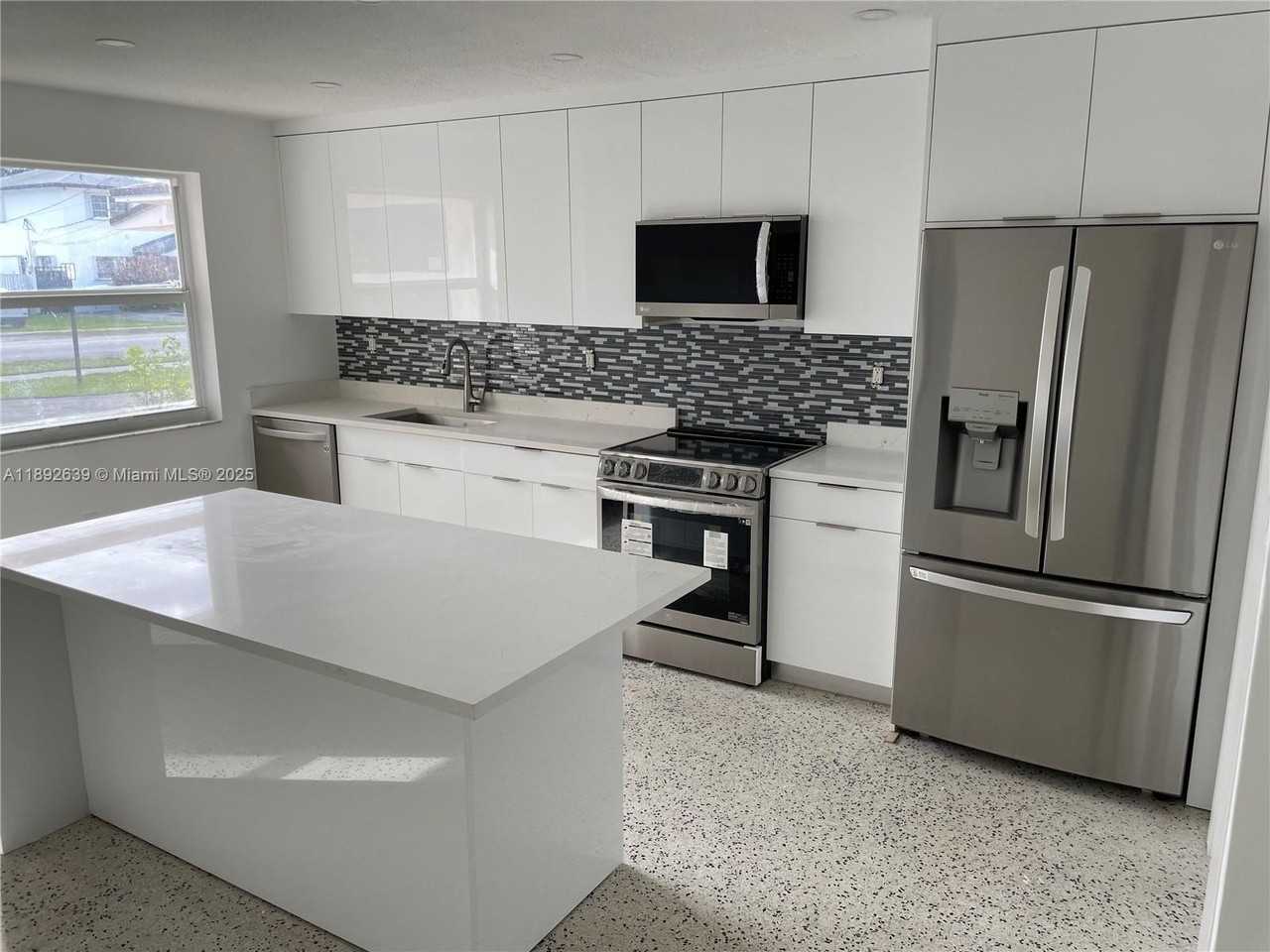 2250 Sw 69th Ave - Photo 4 of 14