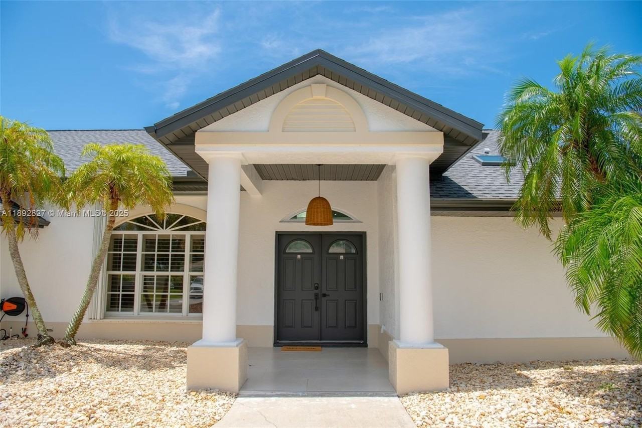 1010 Joyce Ct - Photo 5 of 50