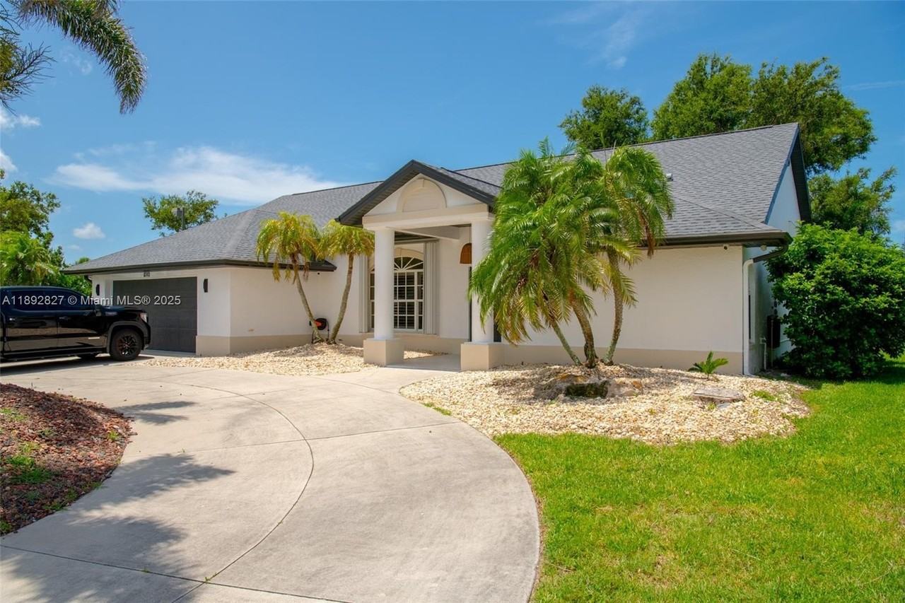 1010 Joyce Ct - Photo 6 of 50