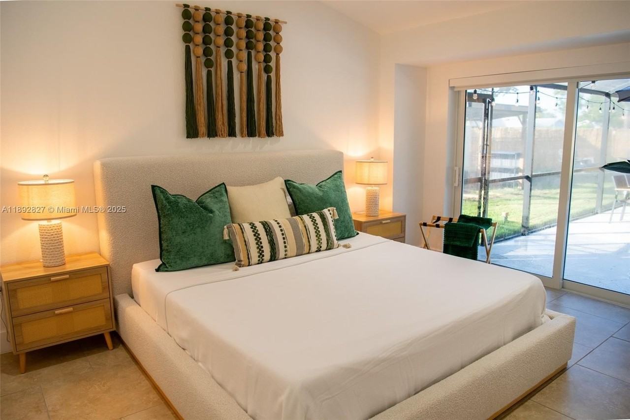 1010 Joyce Ct - Photo 7 of 50