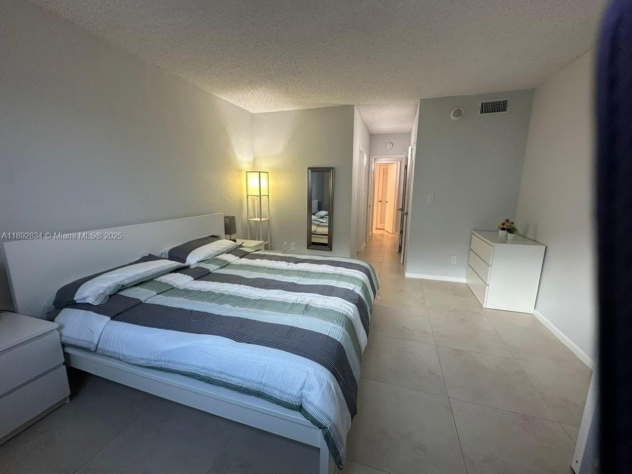 19380 Collins Ave #511 - Photo 5 of 6