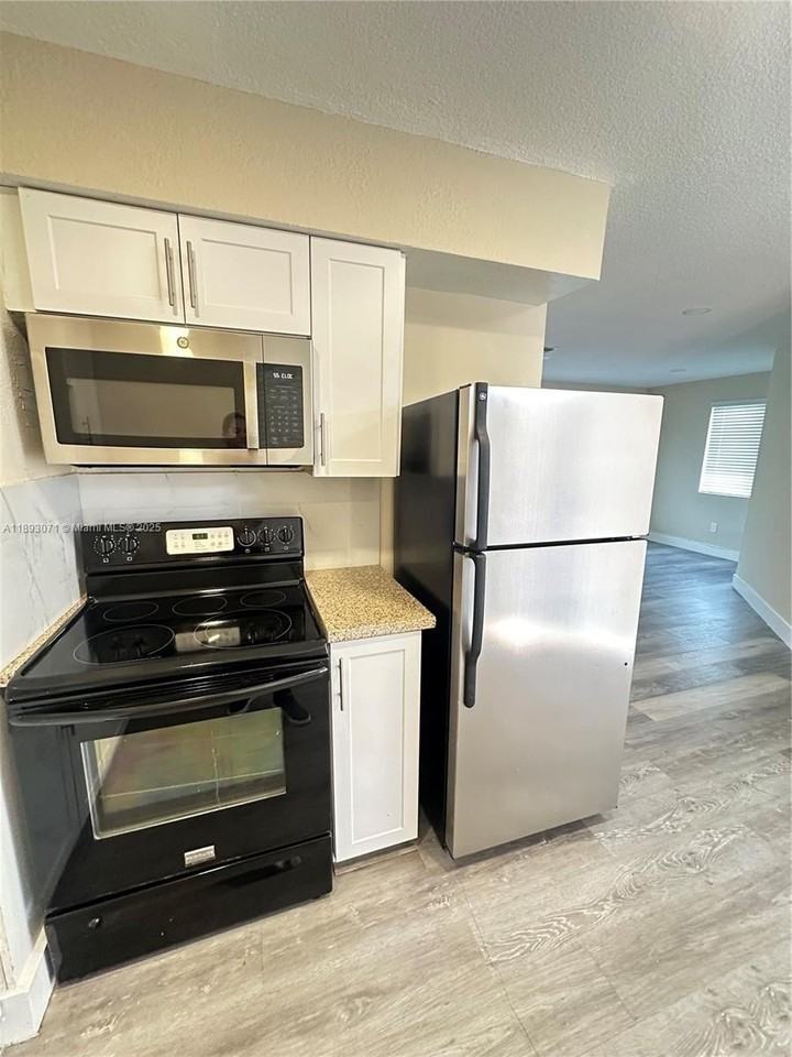 97 Nw 73rd Pl #1-2 - Photo 4 of 20