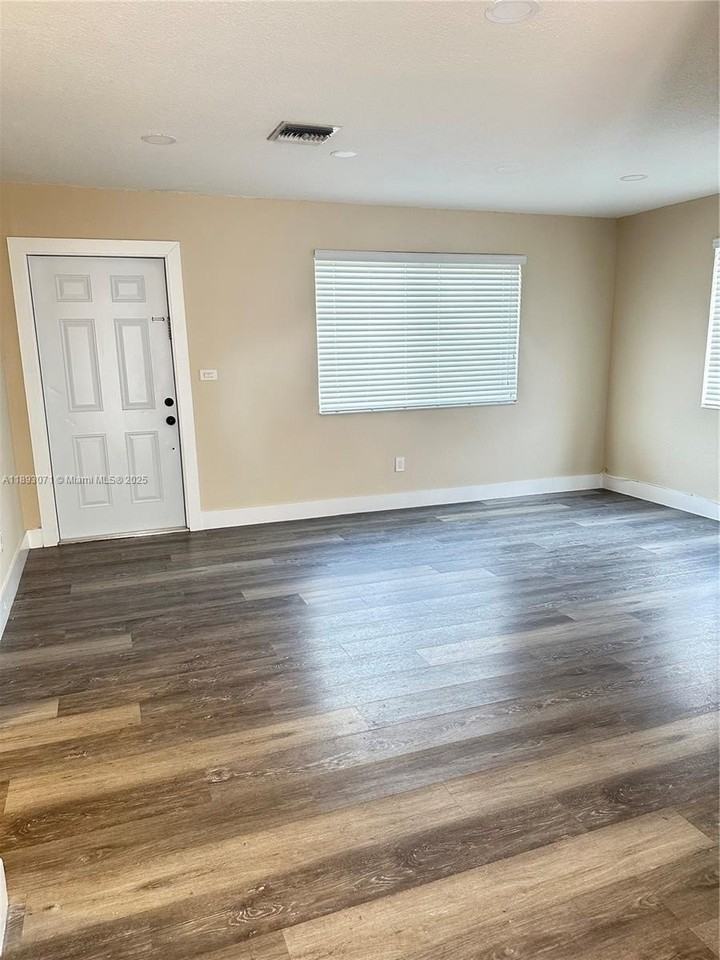 97 Nw 73rd Pl #1-2 - Photo 5 of 20