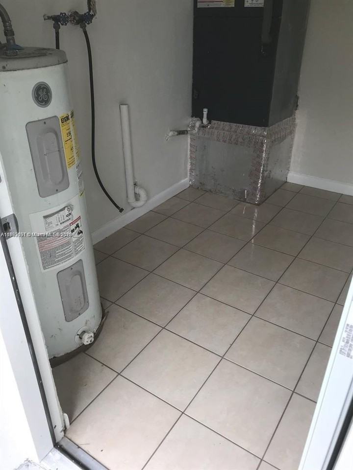 4120 Sw 25th St - Photo 3 of 10