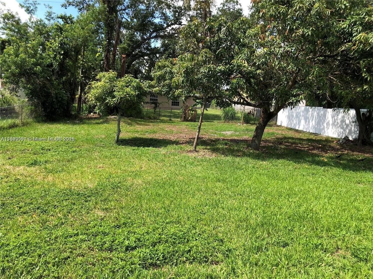 4120 Sw 25th St - Photo 4 of 10