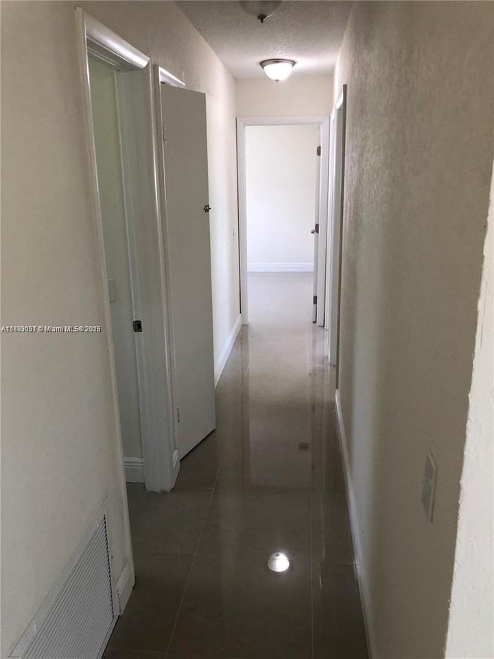 4120 Sw 25th St - Photo 6 of 10