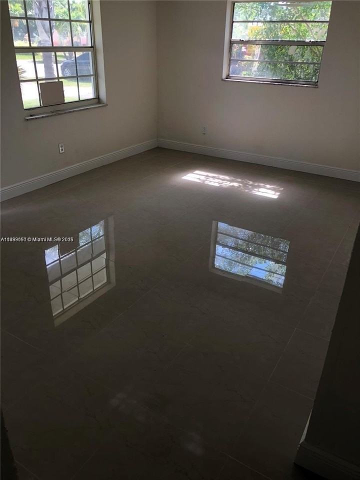 4120 Sw 25th St - Photo 7 of 10