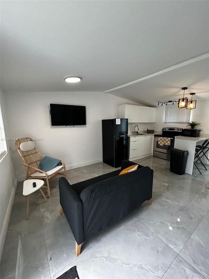 1947 Nw 33rd St #1 - Photo 6 of 13