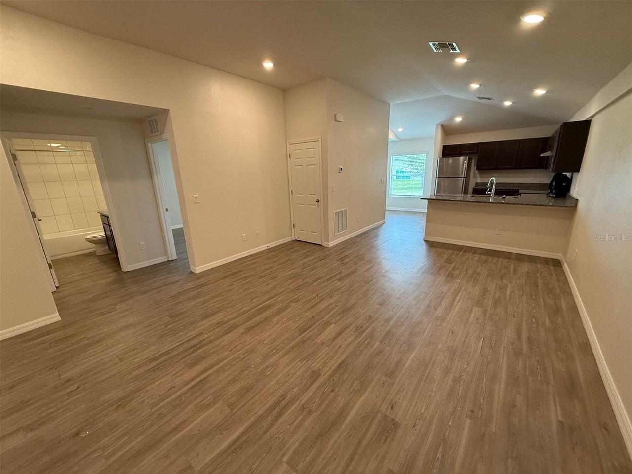 26528 Oran Way - Photo 4 of 17