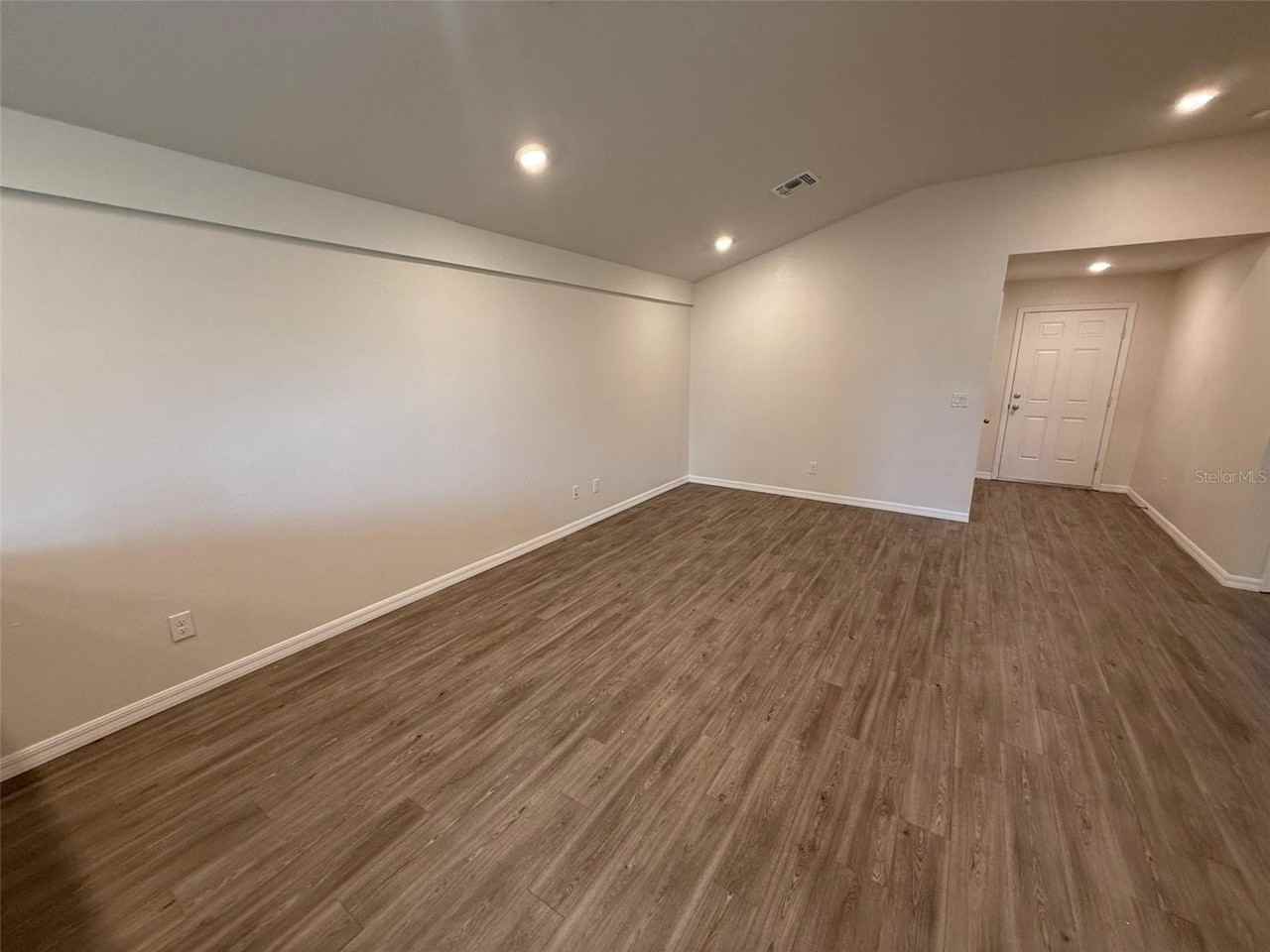 26528 Oran Way - Photo 5 of 17