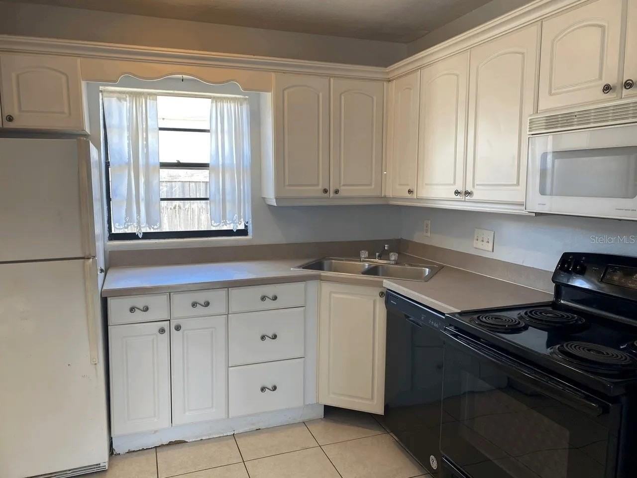 461 South Brevard Avenue #18 - Photo 5 of 24