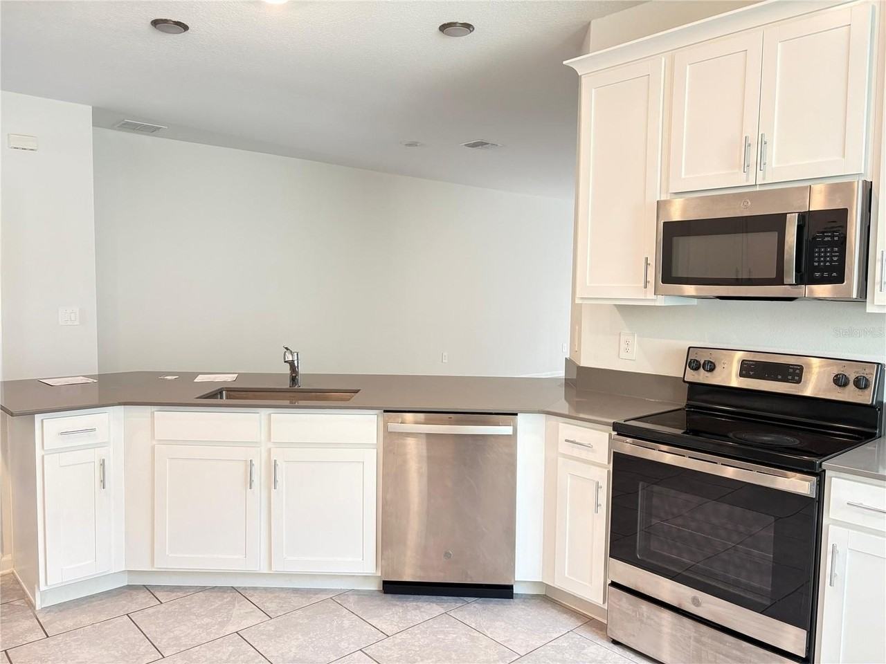 121 Aces High Ln - Photo 7 of 30