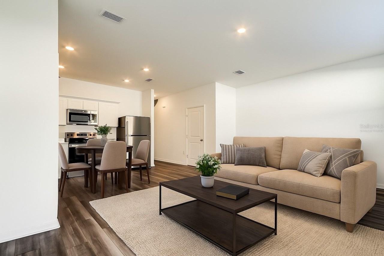 11925 Sylvia St - Photo 3 of 45