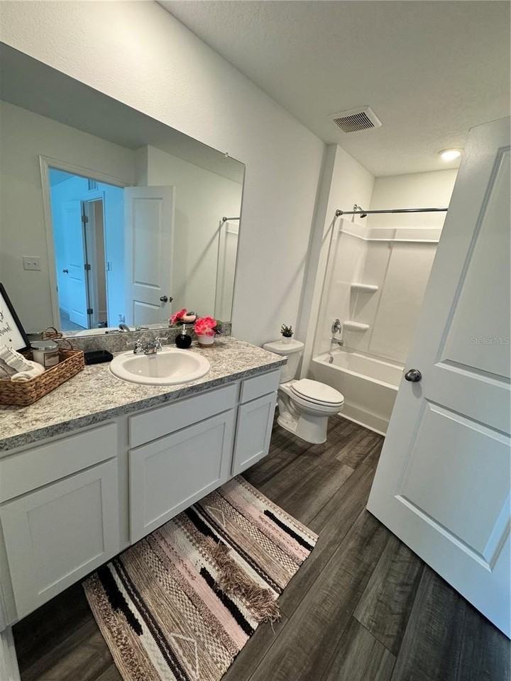 11925 Sylvia St - Photo 5 of 45