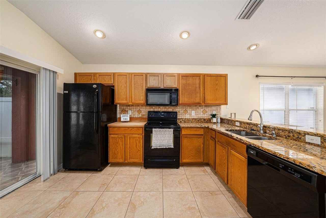 7924 Carriage Pointe Drive - Photo 7 of 24