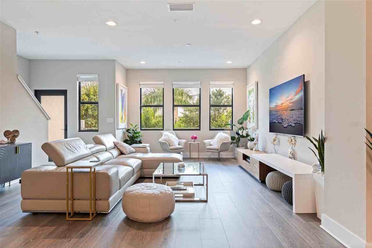 2540 12th Ter N - Photo 5 of 43