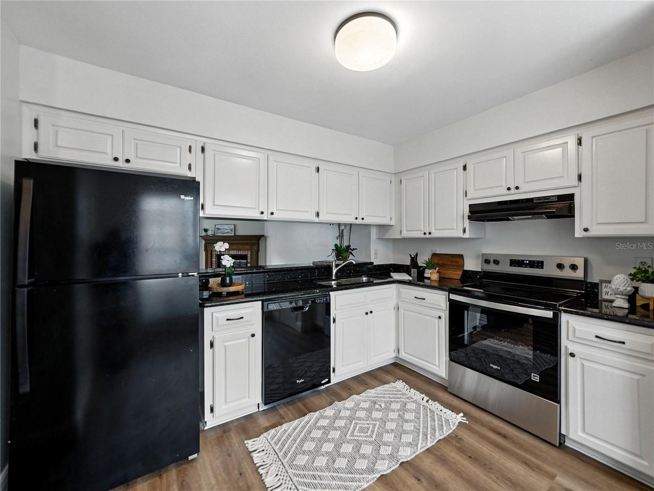 1816 Mill Run Cir - Photo 5 of 50