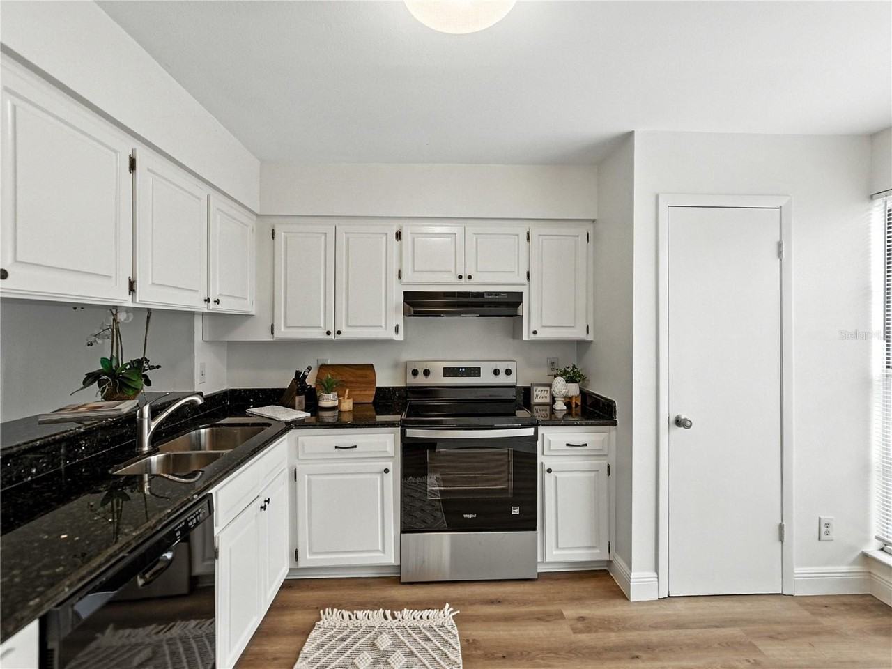 1816 Mill Run Cir - Photo 7 of 50