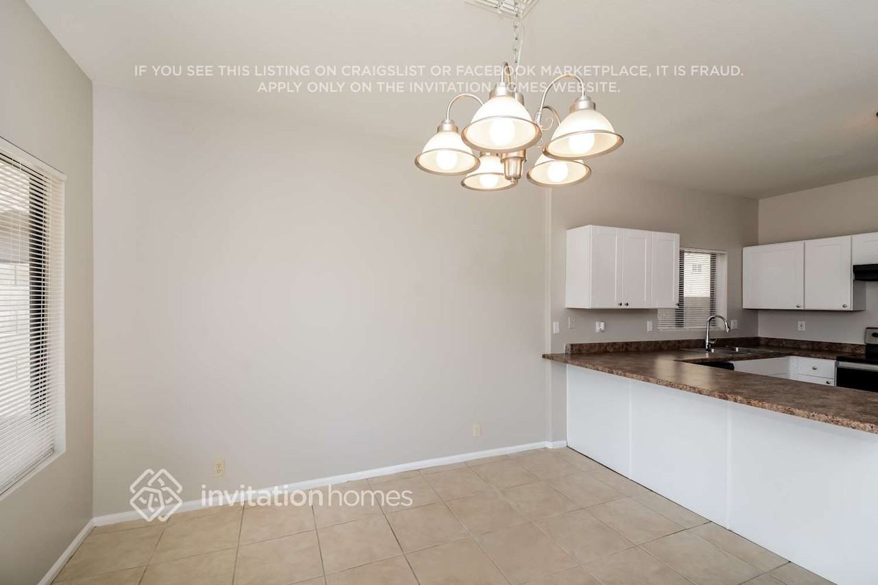 8793 W Laurel Ln - Photo 4 of 17