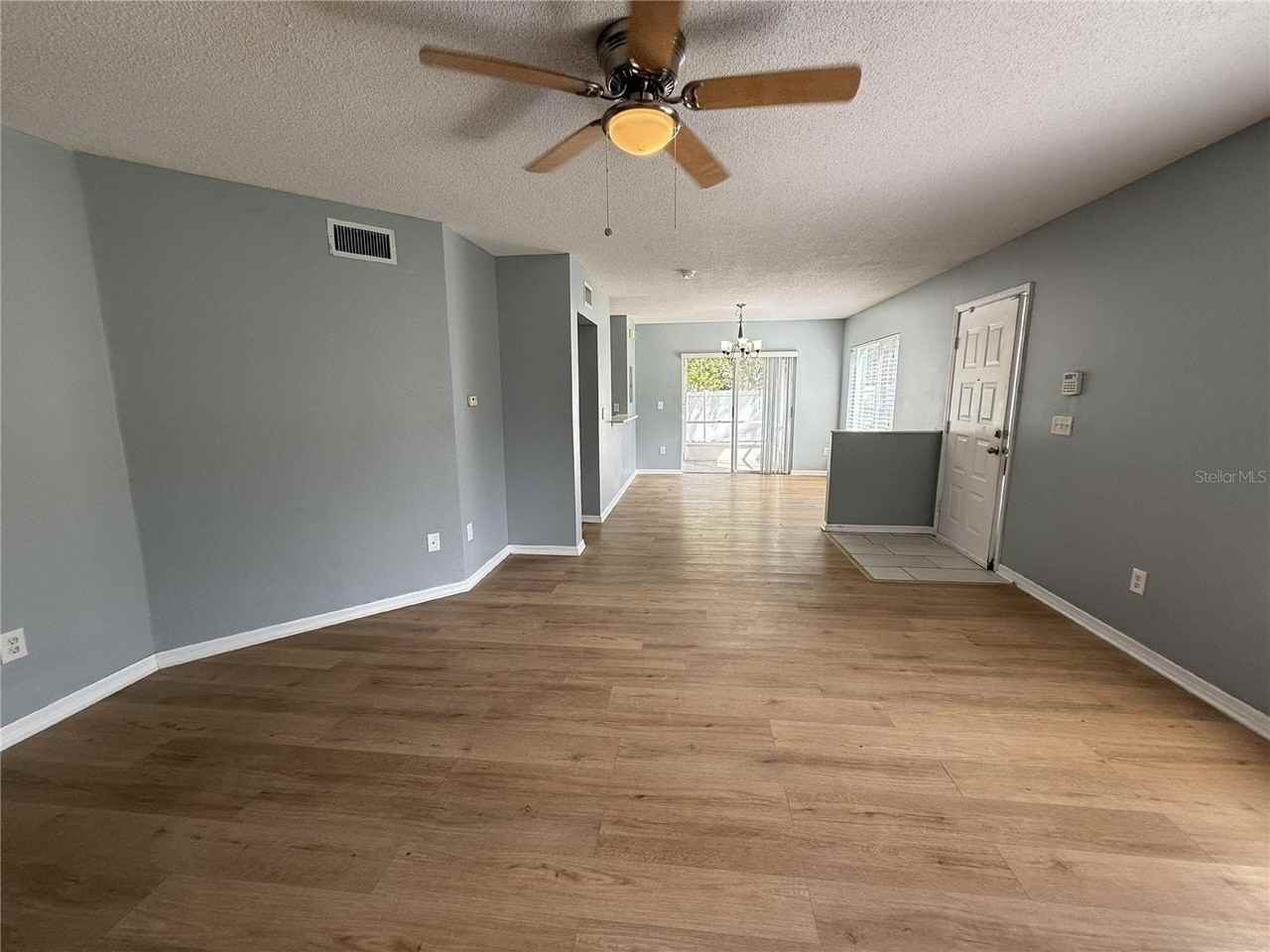 2201 Fluorshire Dr - Photo 4 of 33