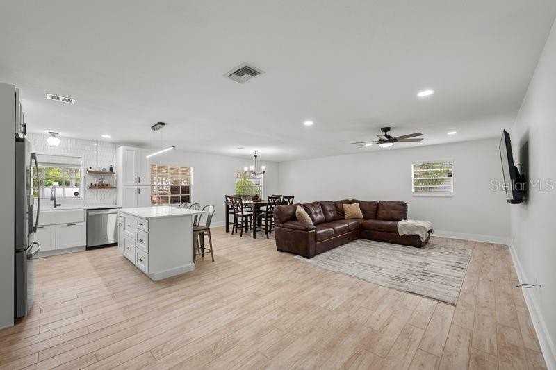 8405 Stillbrook Ave - Photo 5 of 36