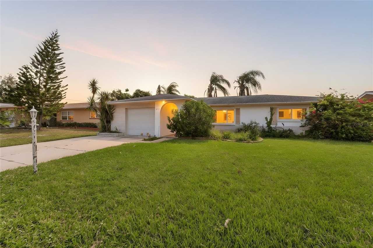 2127 Scotland Dr - Photo 2 of 46