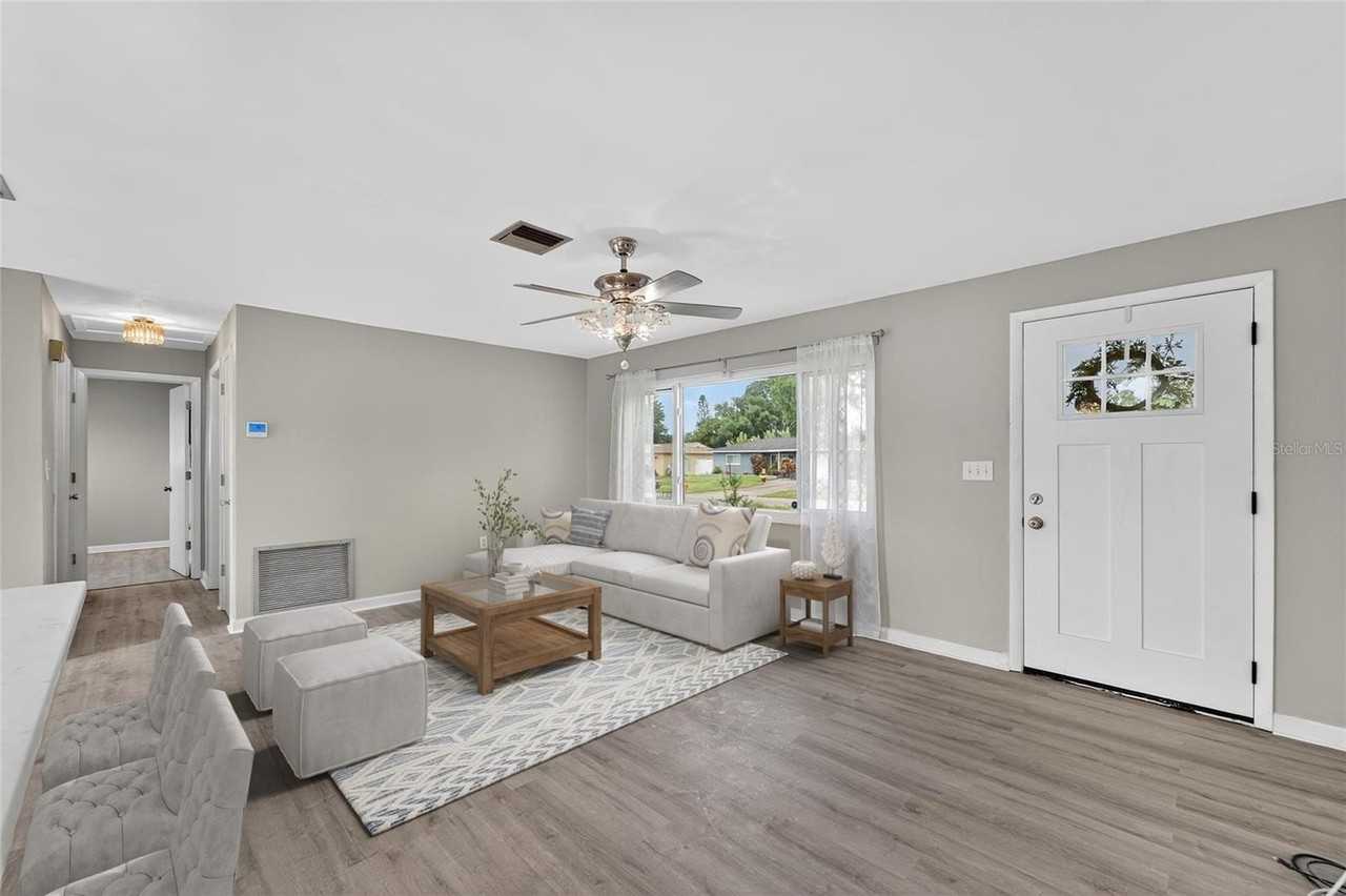 2127 Scotland Dr - Photo 5 of 46