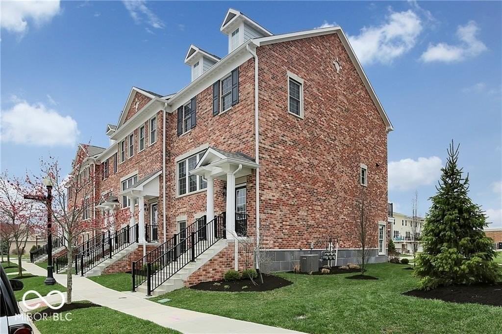 2025 Broughton St - Photo 3 of 49