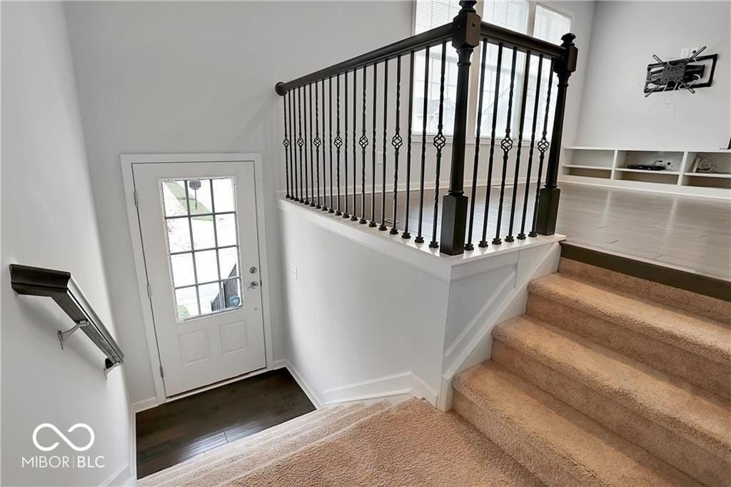 2025 Broughton St - Photo 4 of 49