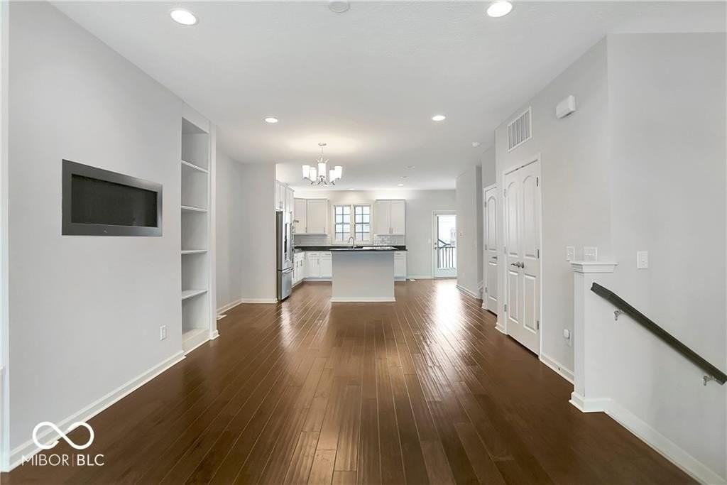 2025 Broughton St - Photo 7 of 49