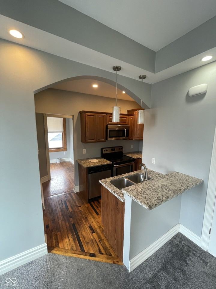 410 E 16th St #2 - Photo 5 of 16