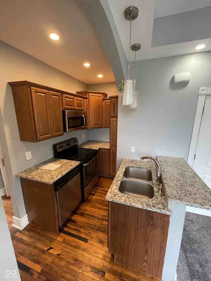 410 E 16th St #2 - Photo 6 of 16