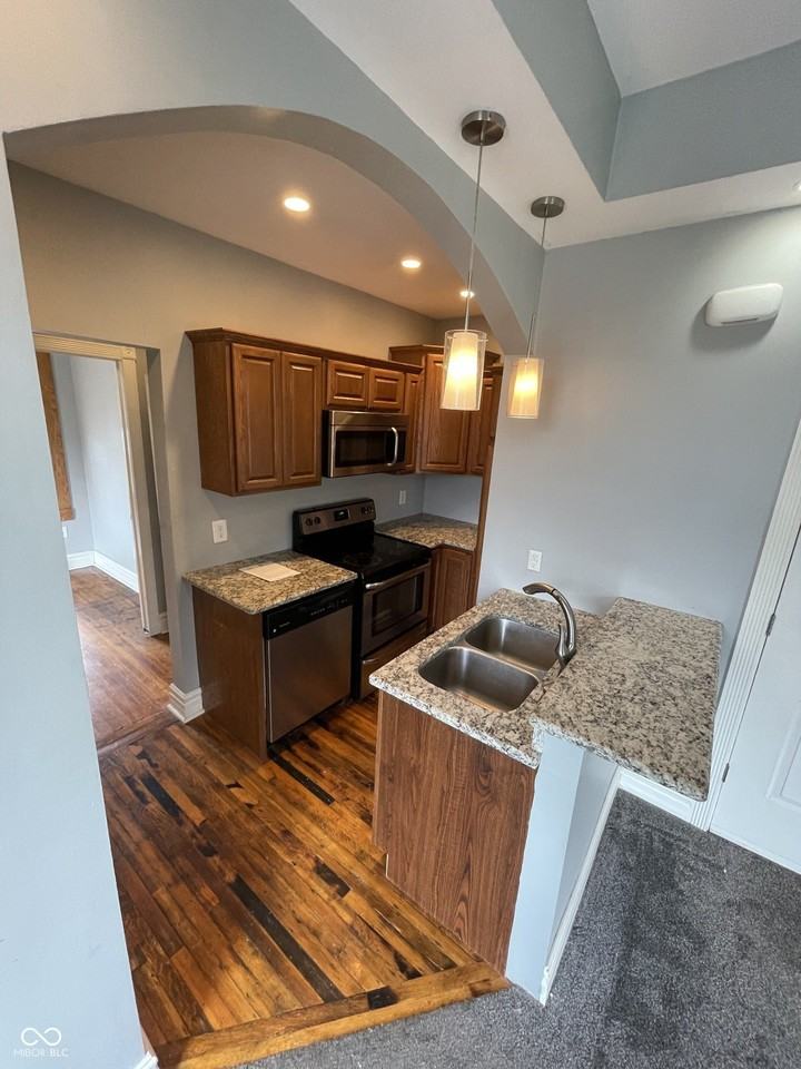 410 E 16th St #2 - Photo 7 of 16