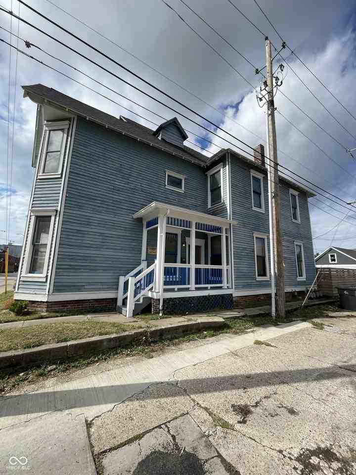 412 E 16th St - Photo 2 of 19