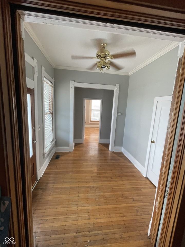 412 E 16th St - Photo 4 of 19