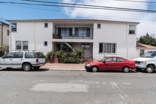 439 N Claremont St - Photo 1 of 1