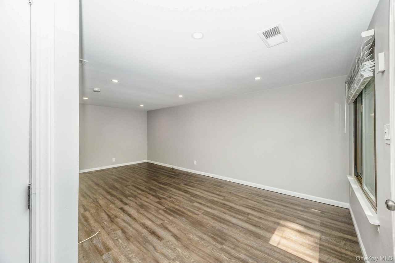 100 Glen Hollow Dr - Photo 5 of 21